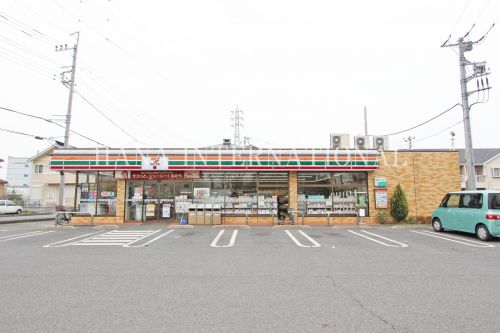 コンビニ　セブンイレブン草加手代町店（コンビニ）まで298m