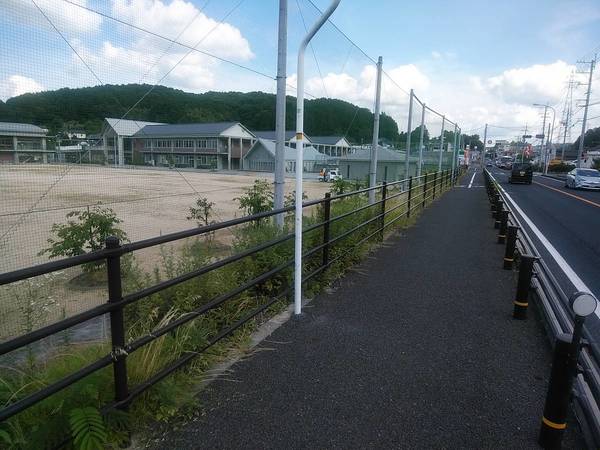 中学校　中央中学校（中学校）まで1300m