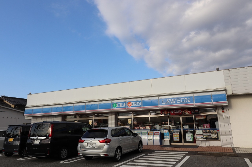 コンビニ　ローソン（コンビニ）まで252m