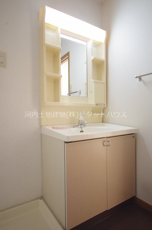 洗面設備　類似室内