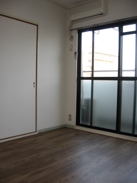 居室・リビング　スタンダードな洋室です