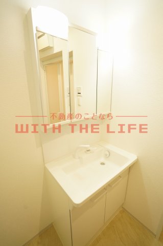 洗面設備　使いやすい独立洗面台です