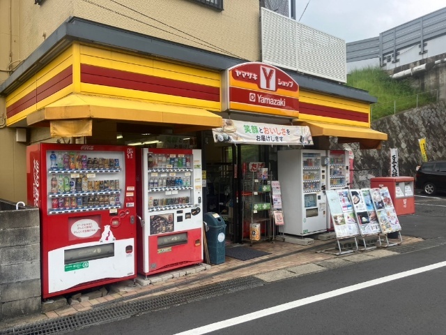 コンビニ　Ｙショップ刀祢酒店（コンビニ）まで112m