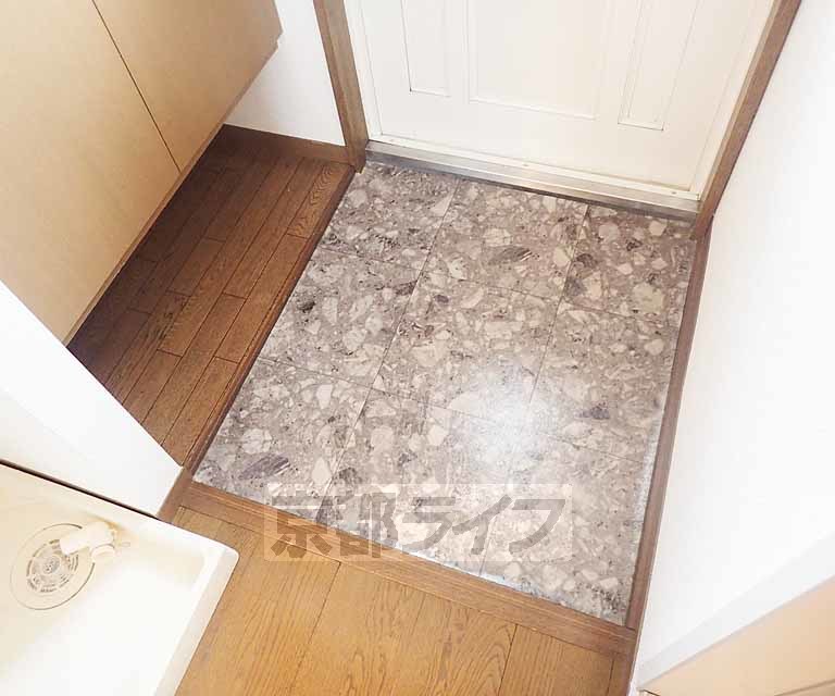 玄関　大きな段差がありません