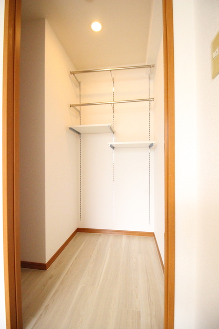 収納　南側洋室収納たっぷり収納可能です♪