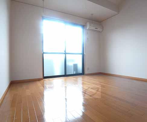 居室・リビング　広くて明るいお部屋です