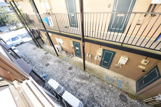 バルコニー　～今日は朝からお洗濯～