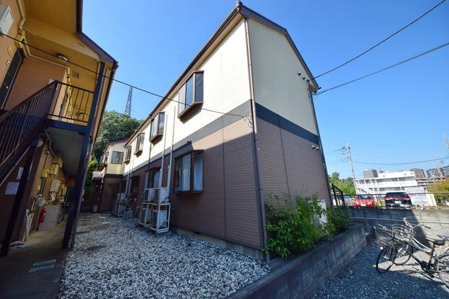 建物外観　～青い空、白い雲～