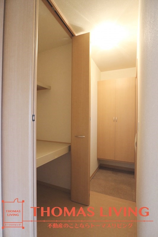 玄関　同シリーズの写真でご参考下さい。