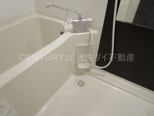 バス・シャワールーム　浴室乾燥機と追焚き機能が完備です！