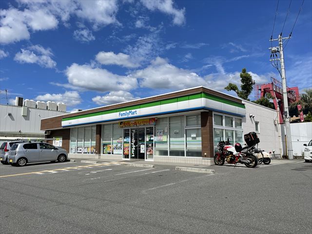 コンビニ　ファミリーマート曙川東一丁目店（コンビニ）まで735m