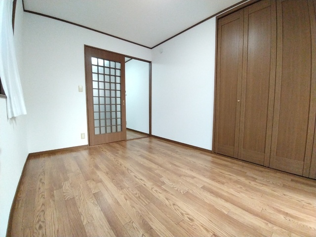 その他部屋・スペース　２面採光の６帖洋室