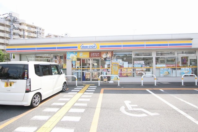 コンビニ　ミニストップ富士見鶴瀬西店（コンビニ）まで110m