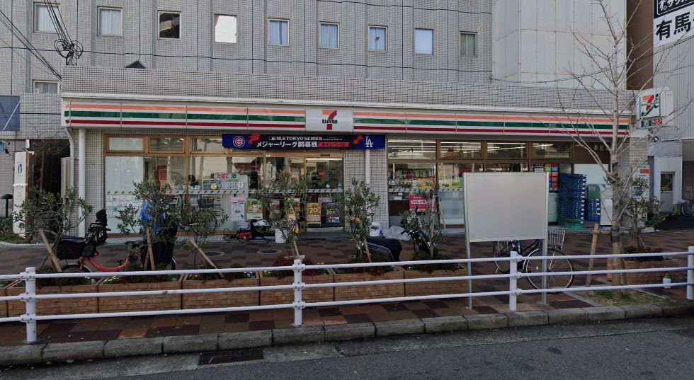 コンビニ　セブンイレブン神戸西上橘通1丁目店（コンビニ）まで183m