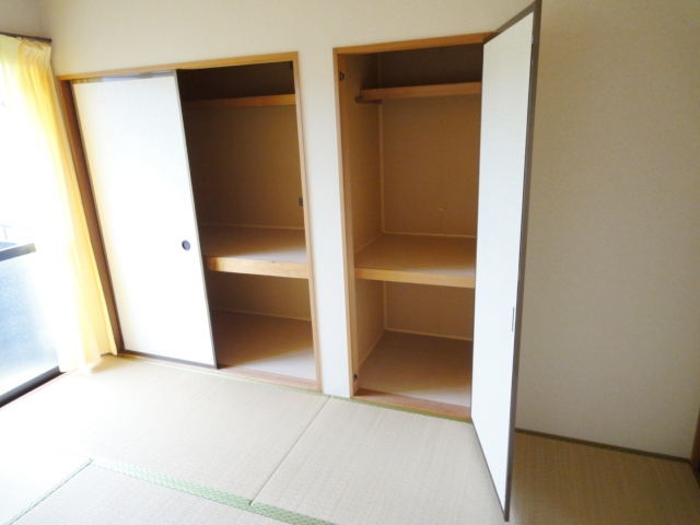 収納　同物件別号室の写真です。