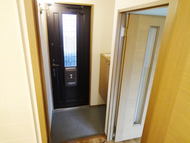 玄関　同物件別号室の写真です。