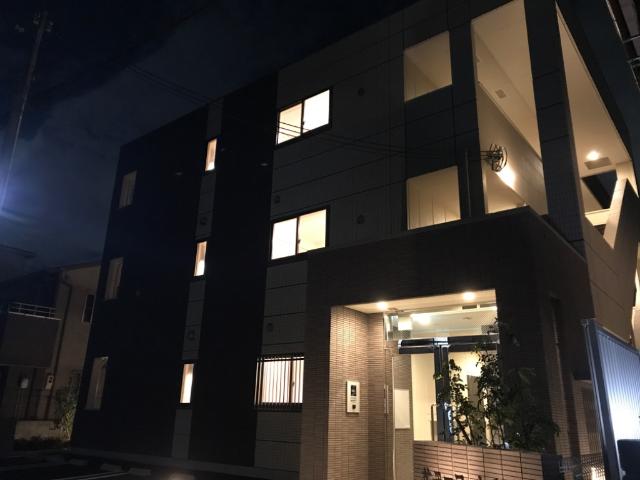 建物外観　外観写真（夜）