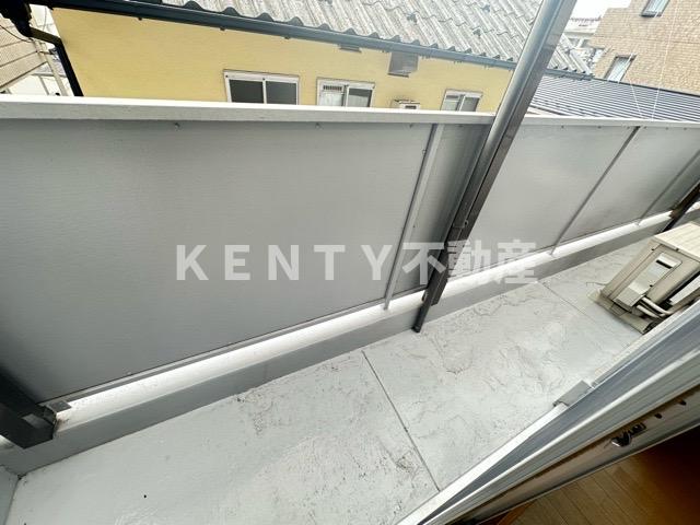 バルコニー　外からの目が気にならないバルコニーで洗濯物が干せます