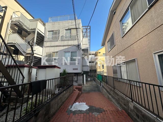 エントランス　建物の内部です