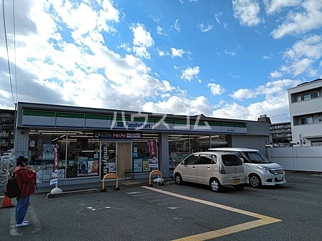 コンビニ　ファミリーマート茨木小川町（コンビニ）まで629m