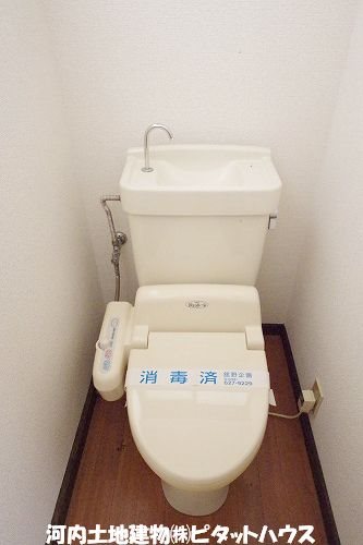 トイレ　温水洗浄暖房便座