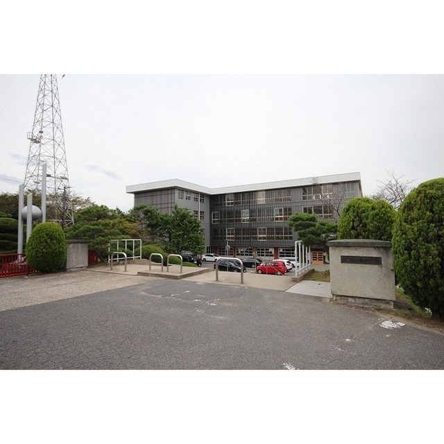 中学校　津山東中学校（中学校）まで3400m