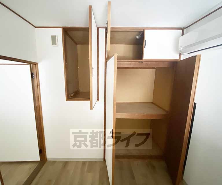 収納　大きめの荷物も収納可能です。