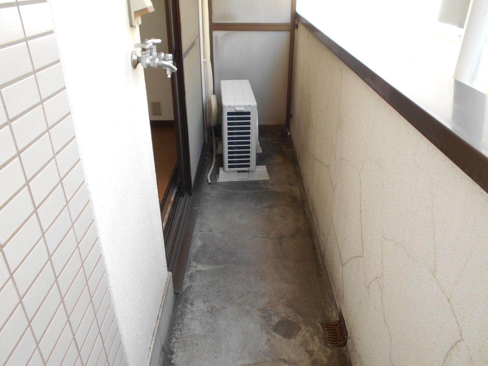 バルコニー　洗濯機置場