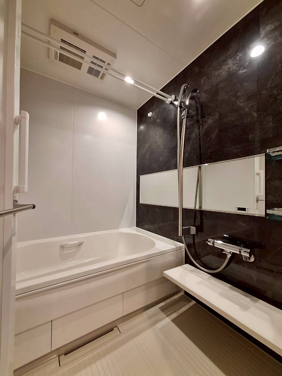 バス・シャワールーム　★追炊き・浴室乾燥機付きのお風呂★