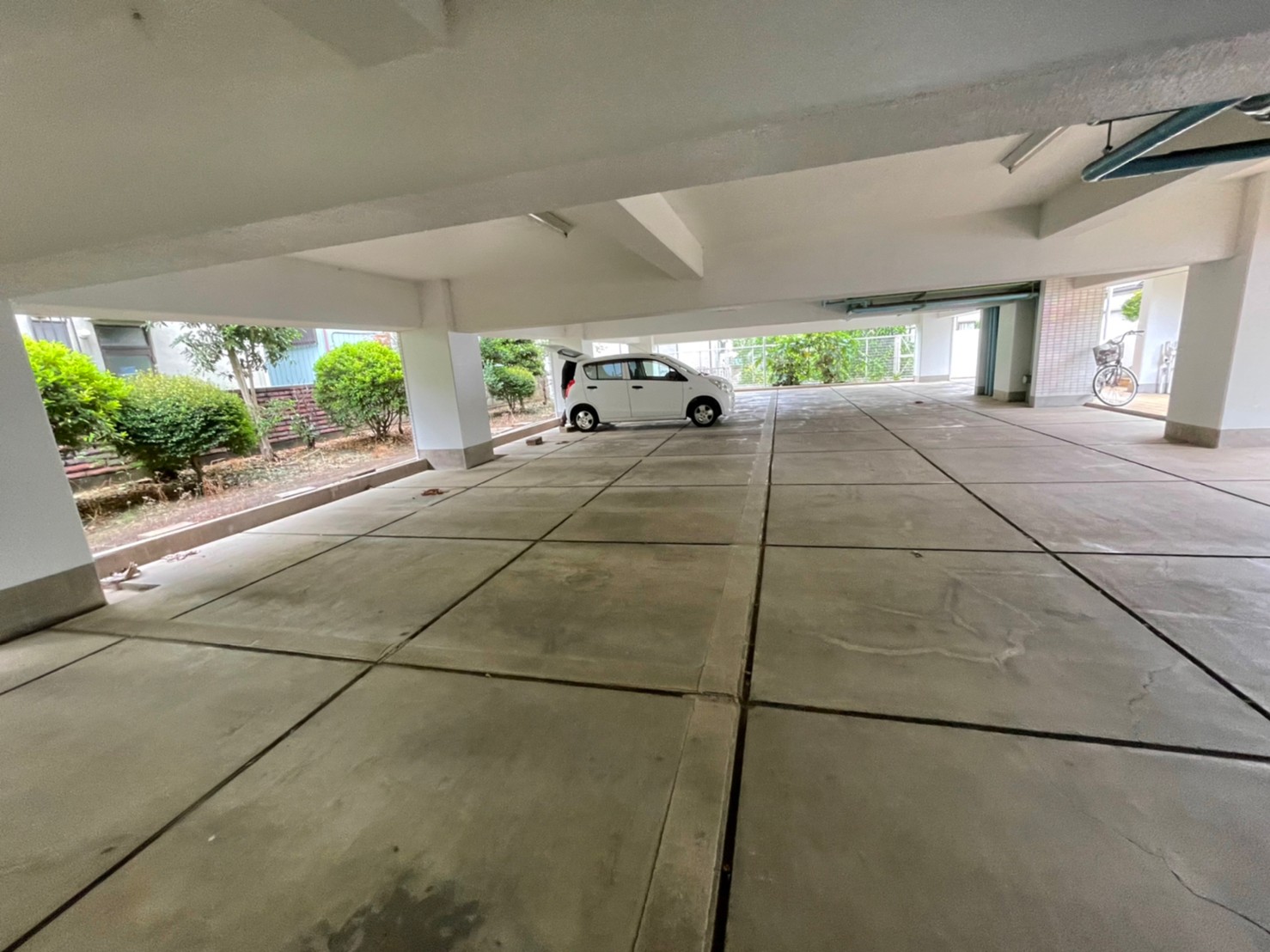 駐車場　嬉しい！屋根付き駐車場！大事なお車安心！安全！