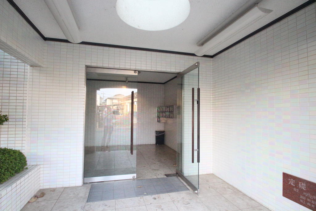 エントランス　同建物別号室