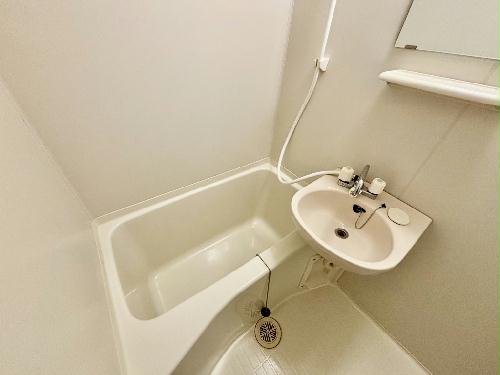 バス・シャワールーム　現状優先。設置は現地と異なる可能性があります。