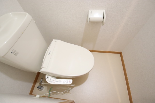 トイレ　※別室の参考写真の為、現況優先です。