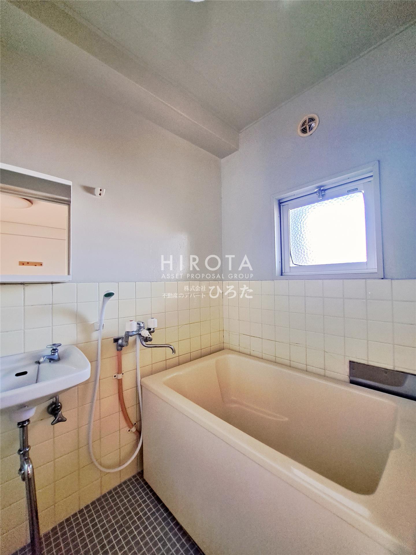 バス・シャワールーム　※モデルルーム写真のため、入居時家具・備品等はついてきません