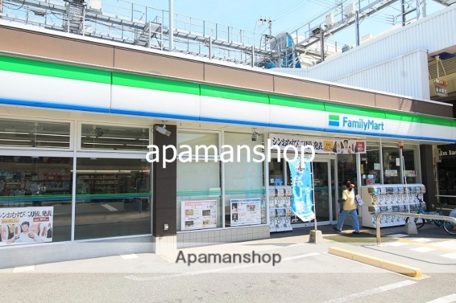 コンビニ　ファミリーマート（コンビニ）まで80m