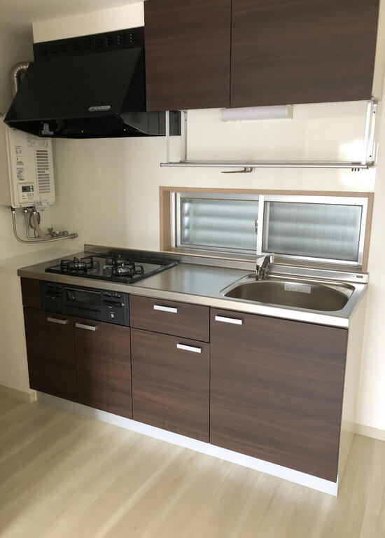 キッチン　システムキッチン/三口ガスコンロ