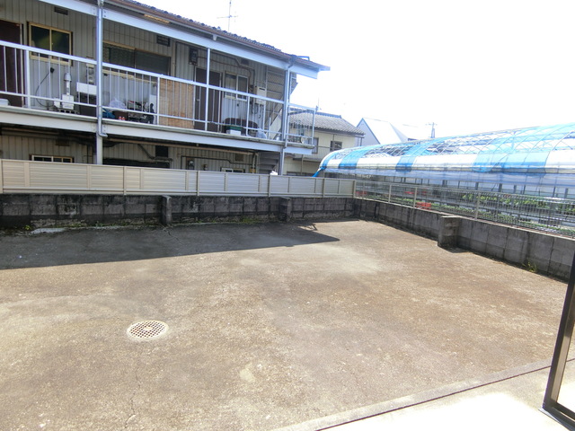 バルコニー　１階は専用庭付き