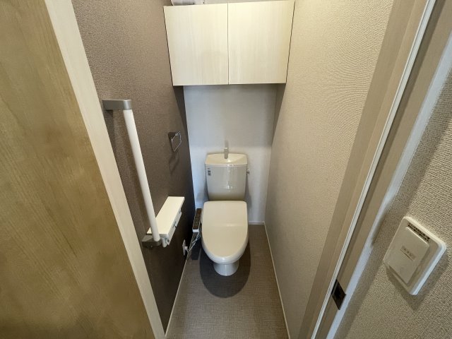 トイレ　温水洗浄便座