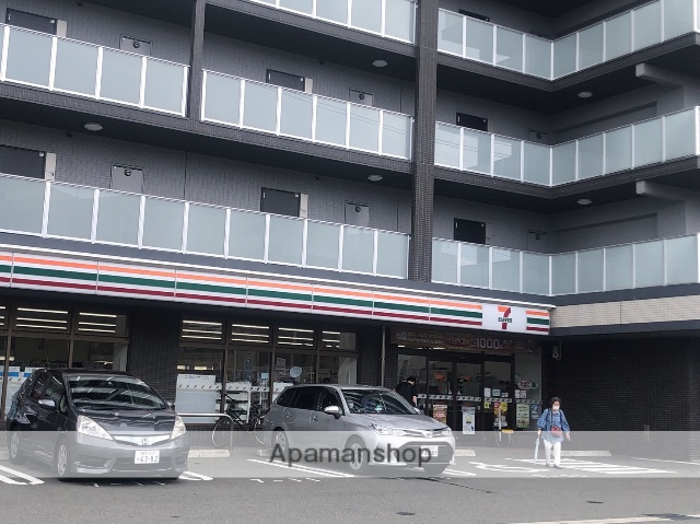 コンビニ　セブンイレブン（コンビニ）まで671m