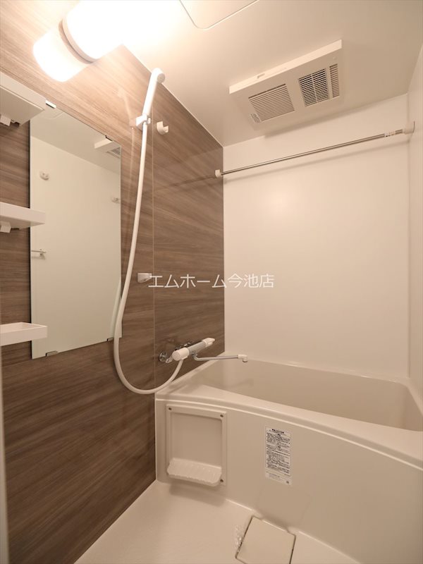 バス・シャワールーム　浴室暖房乾燥機能付バス