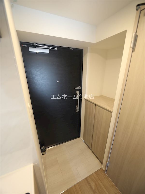 玄関　玄関　シューズボックス充実