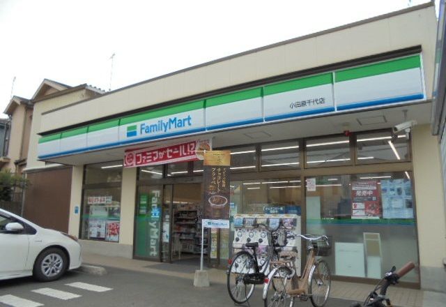 コンビニ　ファミリーマート千代店（コンビニ）まで700m