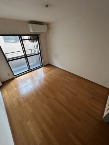 その他部屋・スペース　開放的な寝室です