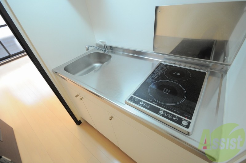 キッチン　便利な２口の電熱コンロ