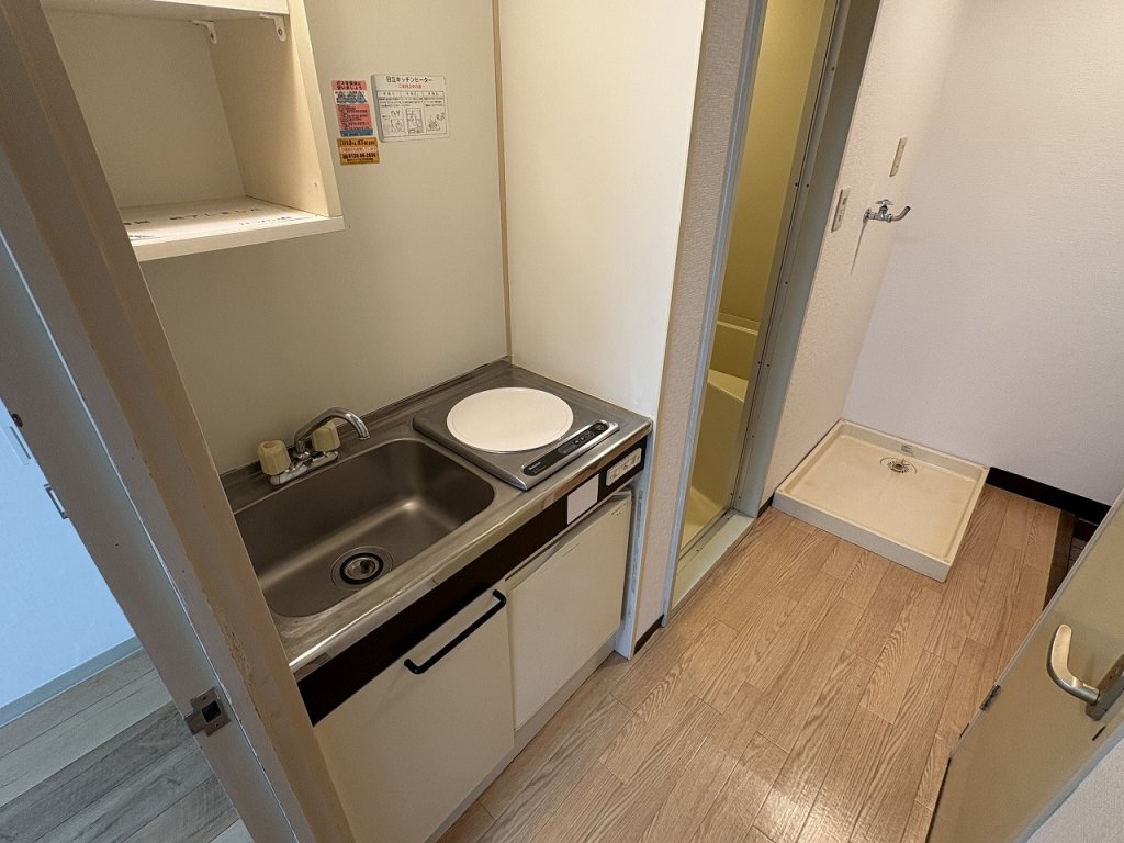 その他設備　食器棚・ミニ冷蔵庫あります。