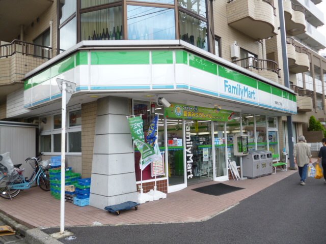 コンビニ　ファミリーマート（コンビニ）まで150m