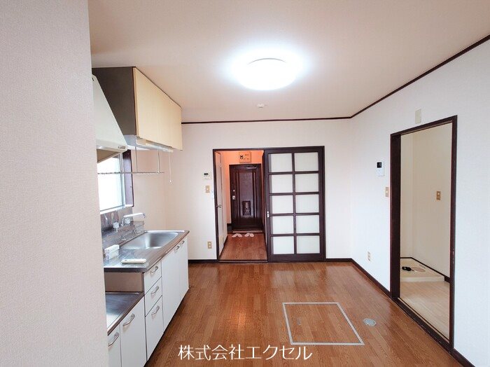 居室・リビング　明るいリビングです。