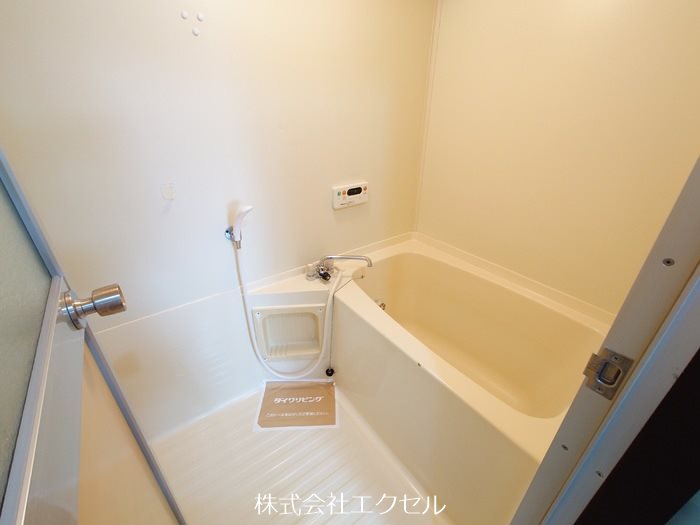 バス・シャワールーム　ゆったり入れるお風呂です。