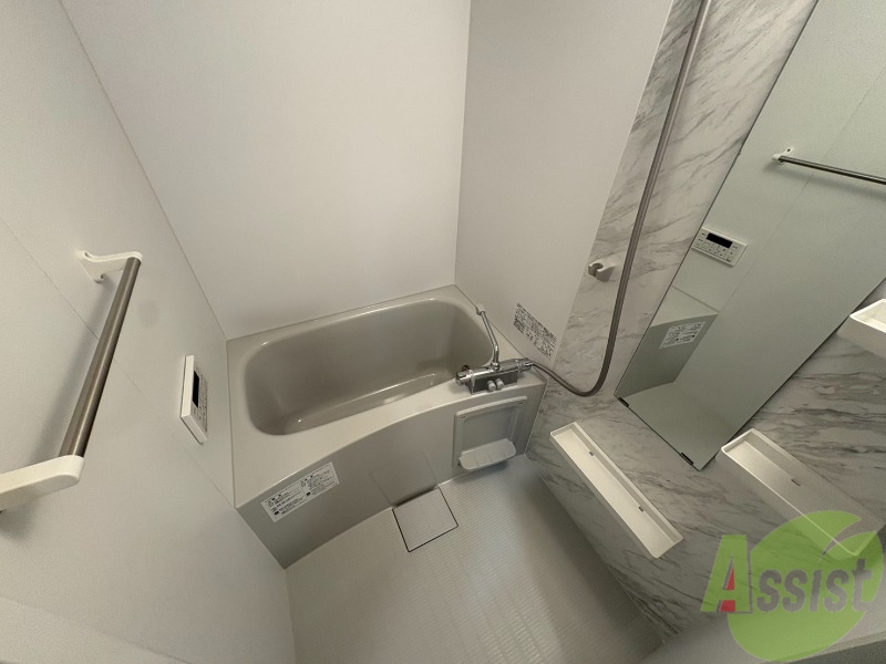 バス・シャワールーム　浴室はこちらのユニットバスです。一日の疲れを癒しましょう。