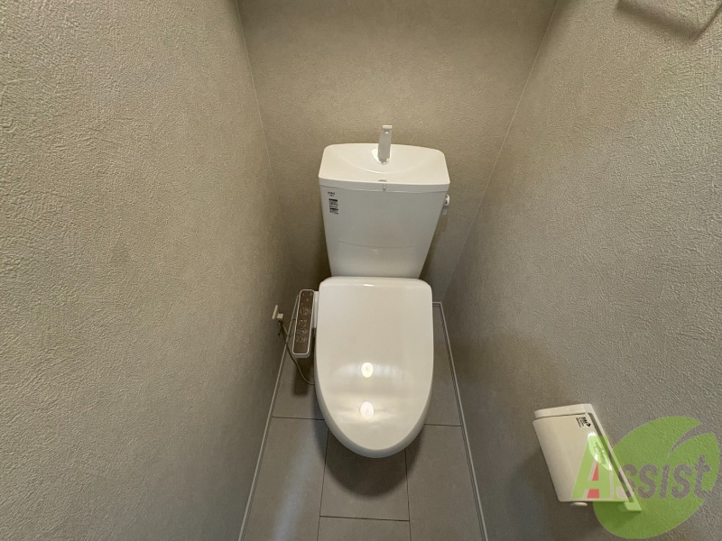 トイレ　トイレはこちらのウォシュレット付きになりますね。